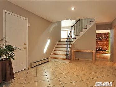 2nd image of 27 Yarmouth Ln