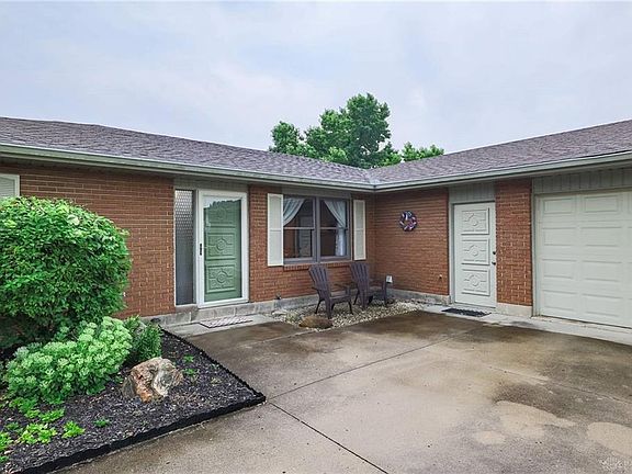 3rd image of 20 Newton Dr