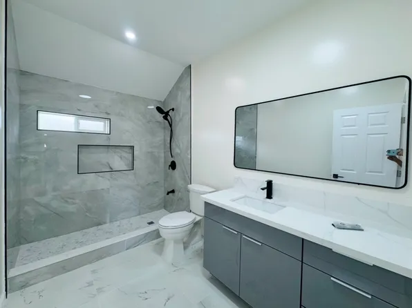 781 Isenberg St #A, Honolulu, HI 96826
