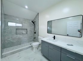 781 Isenberg St, Honolulu, HI