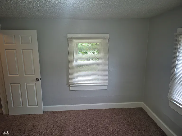 3338 N Kenwood Ave — Photo 16