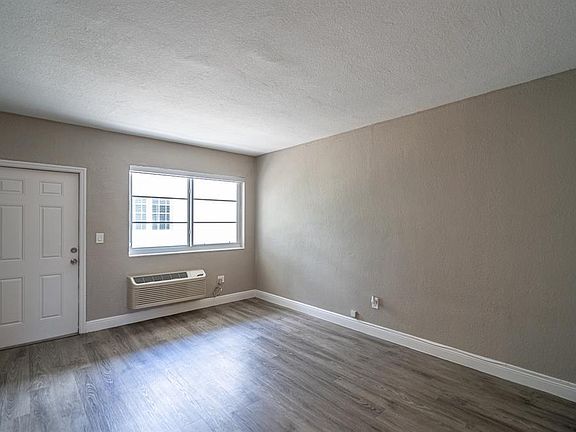 5th image of 1251 Euclid Ave APT 11