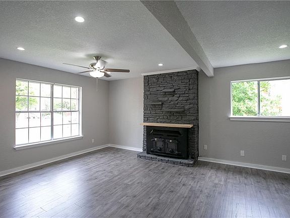2nd image of 1703 Fair Oaks Dr