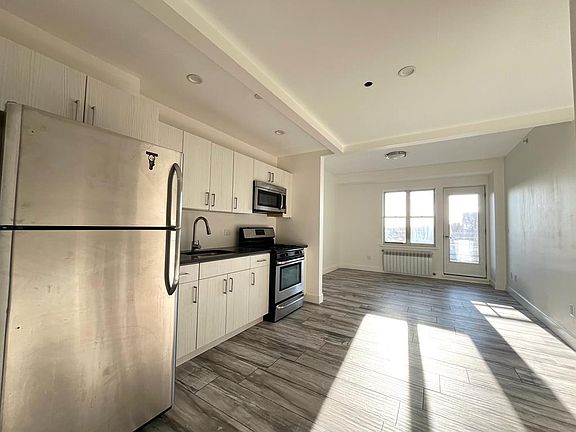 2nd image of 106 Remsen Ave APT 5