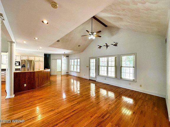 5th image of 1517 Hidden Valley Dr