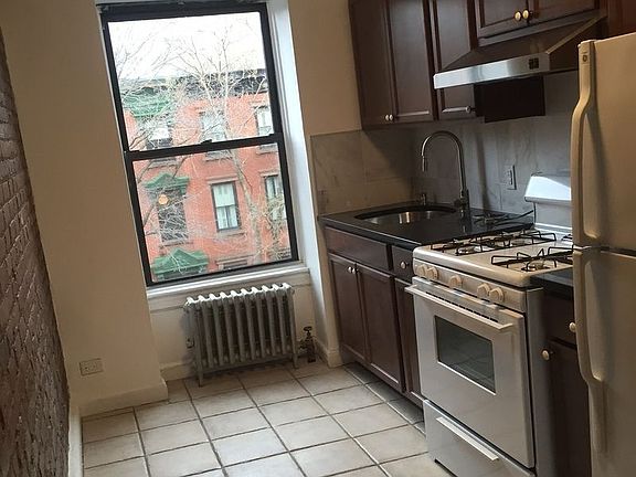 3rd image of 163 Lafayette Ave APT 7