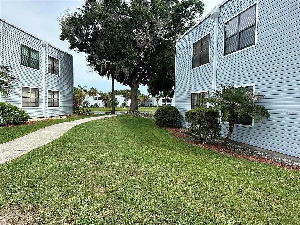 2 bed, 2.0 bath, 820 sqft, $2,049 — Photo 1
