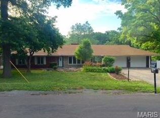 492 Plainview Dr, East Alton, IL 62024