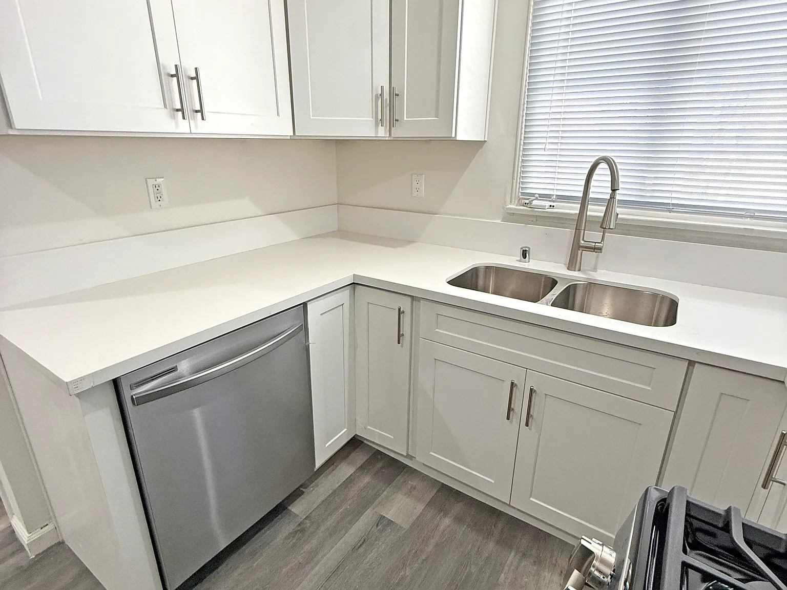 10802 Morrison St — Photo 4