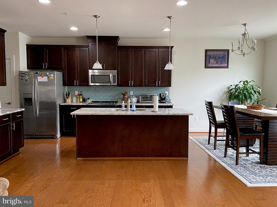 2nd image of 4541 Necker Ave