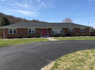 225 Ivanhoe Rd, Max Meadows, VA 24360