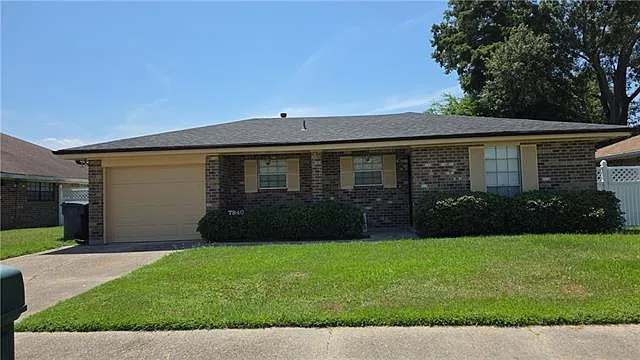 3 bed, 2.0 bath, 1272 sqft, $1,800 — Photo 1