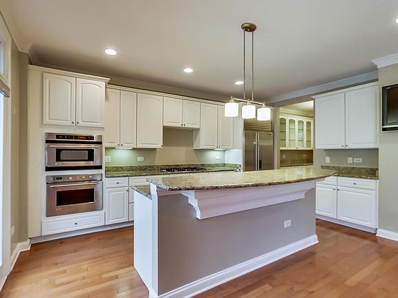 5th image of 1881 Admiral Ct
