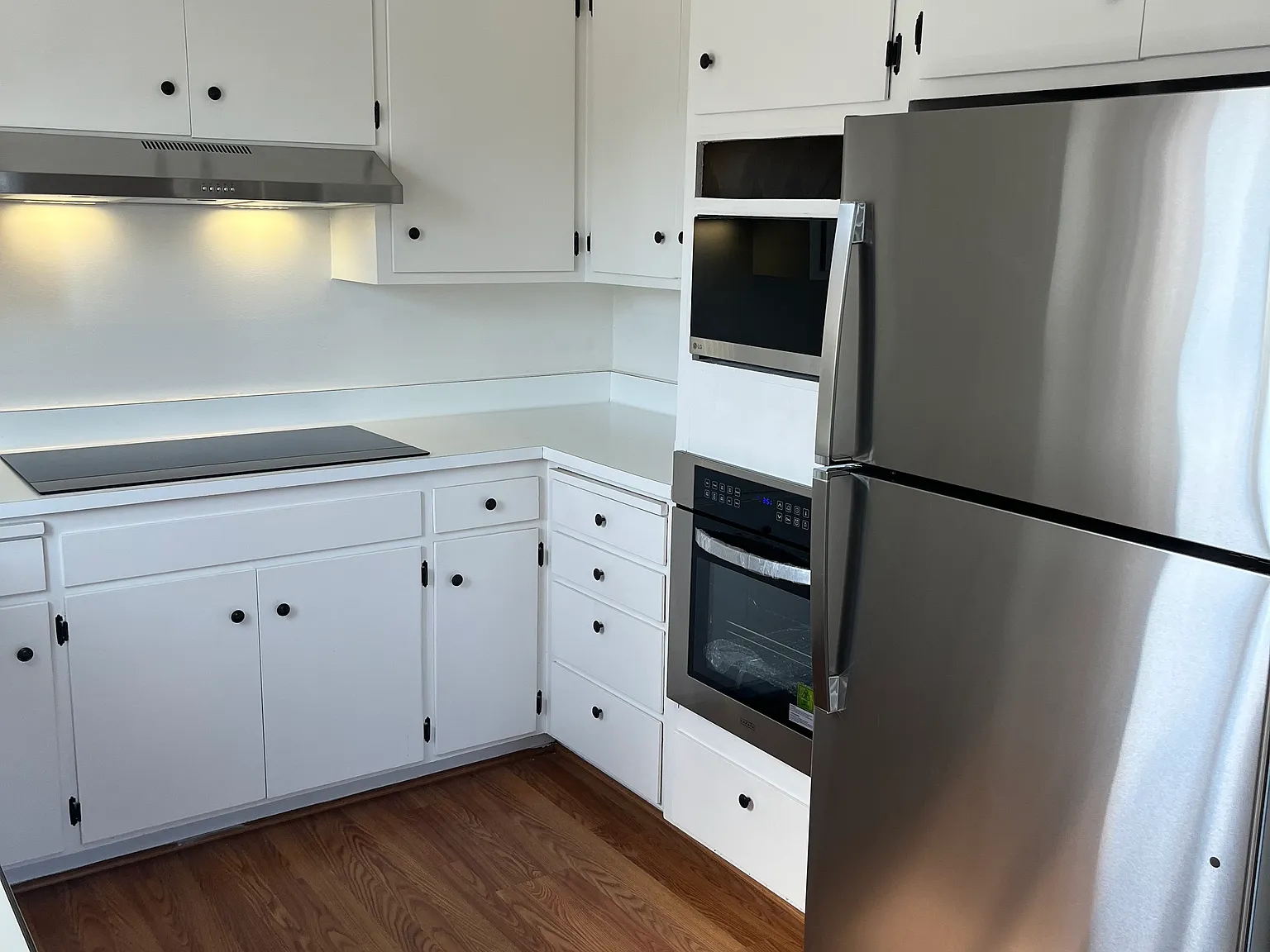 3 bed, $3,075 — Photo 2