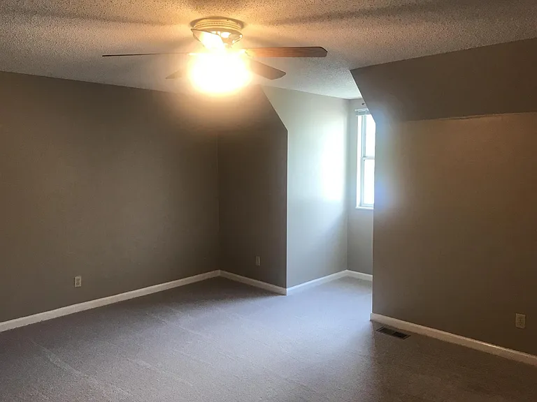 2104 Silverbrook Dr — Photo 7