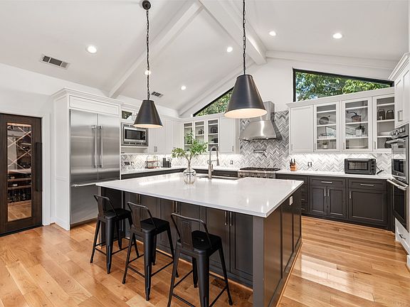 3rd image of 8715 Forest Hills Blvd