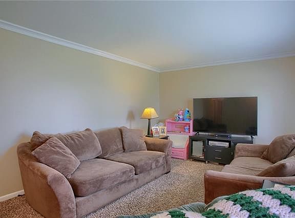 4th image of 18255 Whalen Dr