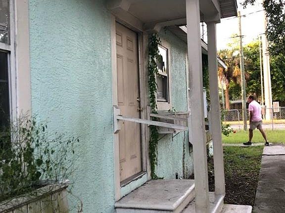 3rd image of 1415 E Waters Ave