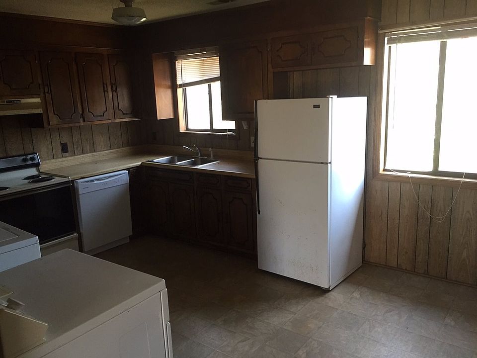 2nd image of 812 Creekside Dr