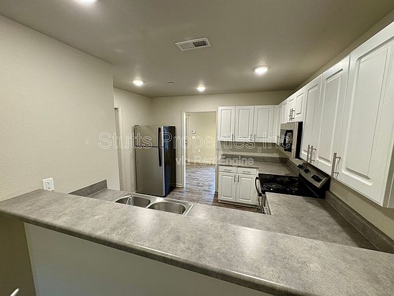 3rd image of 104 Spindle Ct #201