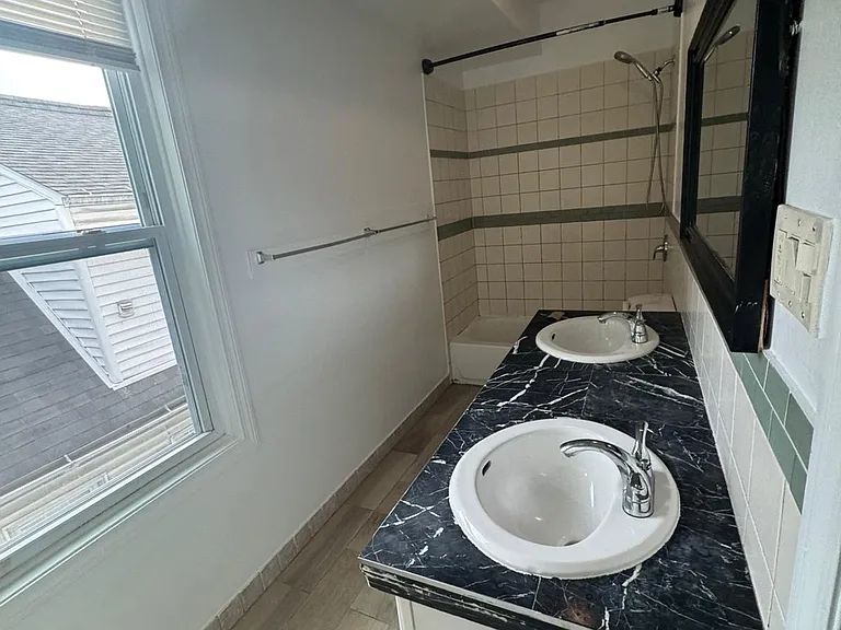 182 Hewitt St #2 — Photo 9
