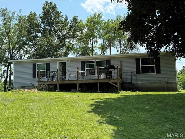 2505 Angelia St, Hillsboro, IL 62049