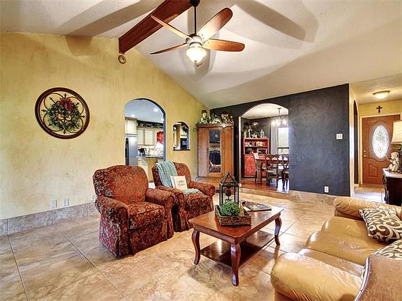 4th image of 714 Shady Hollow Dr