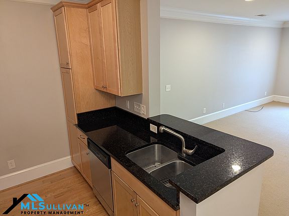 4th image of 401 Finsbury St #200-1