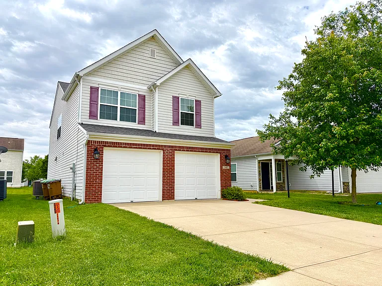 2467 Middle View Dr — Photo 1