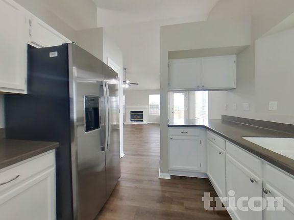 4th image of 995 Cobblestone Dr