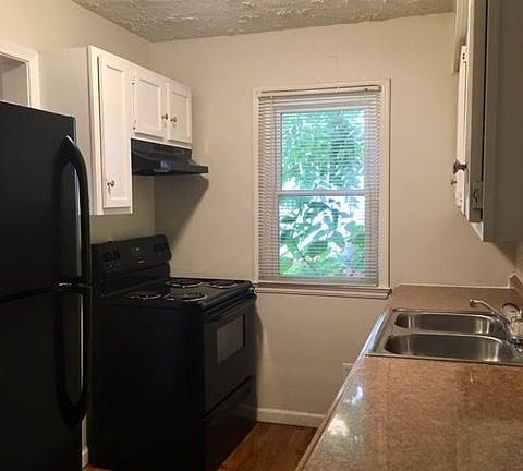 2nd image of 1950 Merryhill Dr