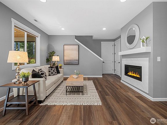 4th image of 13416 186th Avenue E