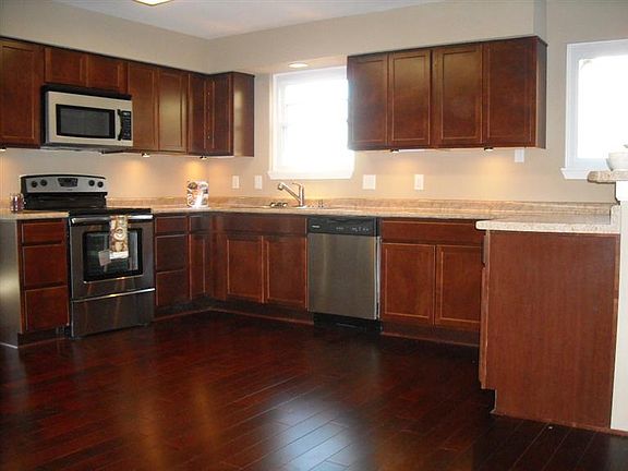 4th image of 668 Glenway Dr