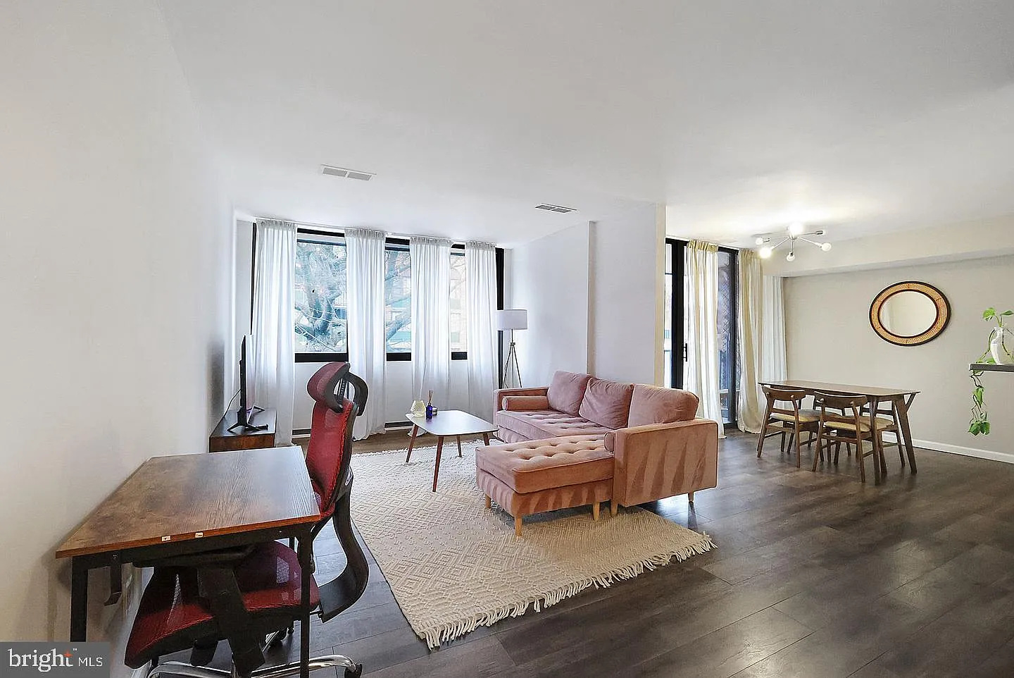 1 bed, 1.0 bath, 818 sqft, $1,900 — Photo 4