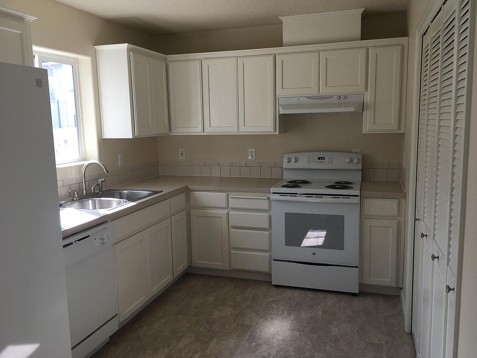 1st image of 2776 SE 49th Ave