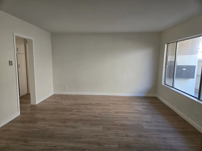 506 Ocean Park Blvd — Photo 3