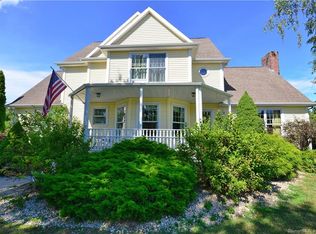 146 Longmeadow Dr, Pomfret Center, CT 06259