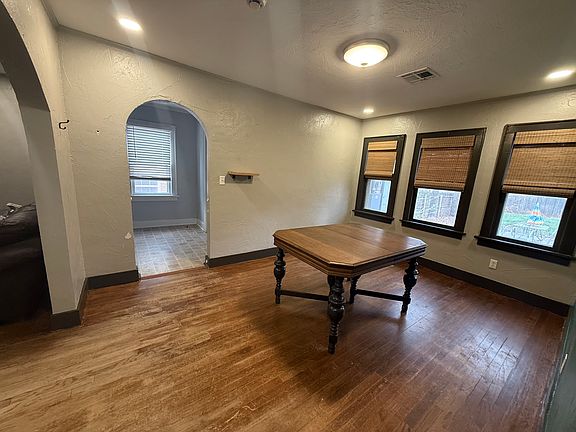 5th image of 2343 W Park Pl
