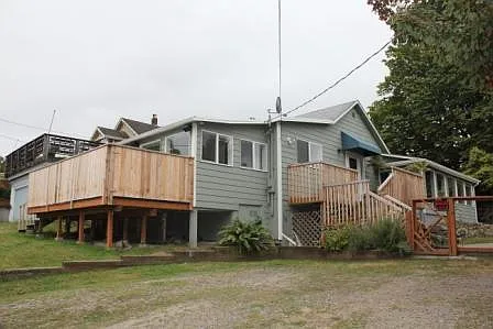 Building Photo - 3418 11th Ave W