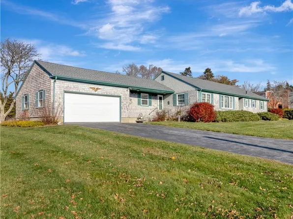 89 North Ct, Tiverton, RI 02878