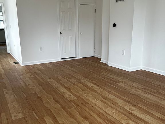 4th image of 114 Center St #114