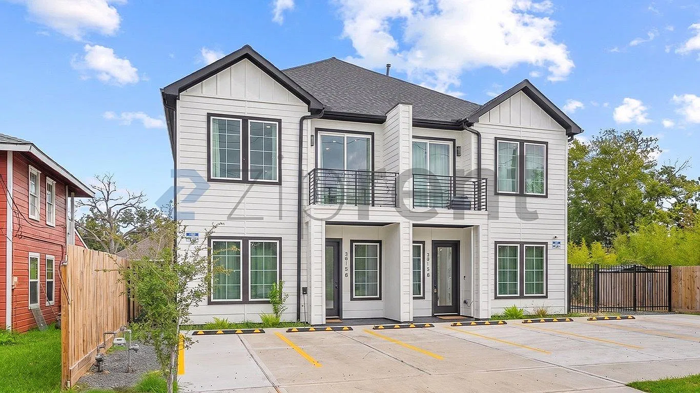3 bed, 1350 sqft, $3,000 — Photo 1