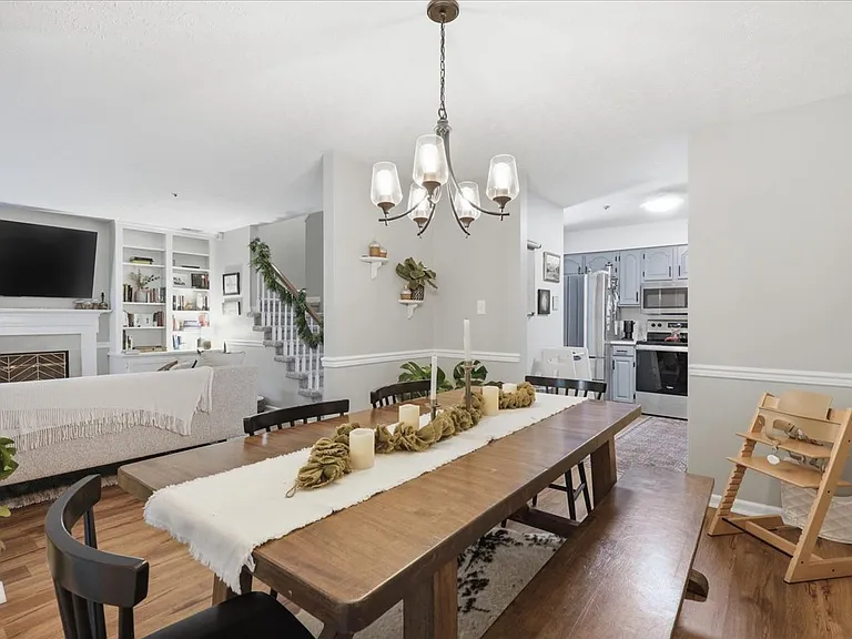 8611 Old Carriage Ct — Photo 17