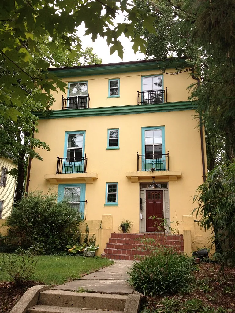 3 bed, 1100 sqft, $2,925 — Photo 1