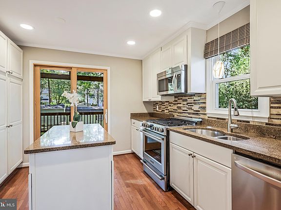 4th image of 8704 Yardley Dr