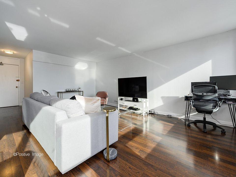 1st image of 88 W Schiller St APT 2406