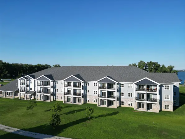 201 Sunrise Park Rd #203, Storm Lake, IA 50588