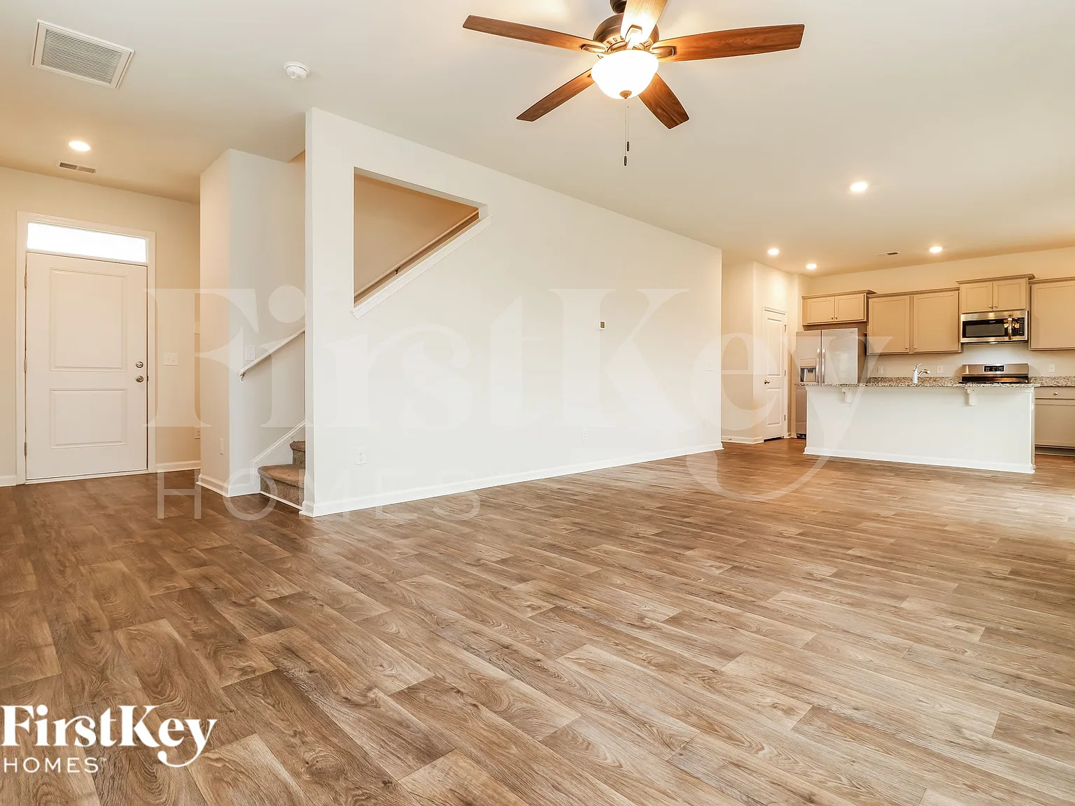 4 bed, 2.5 bath, 1939 sqft, $2,720 — Photo 2