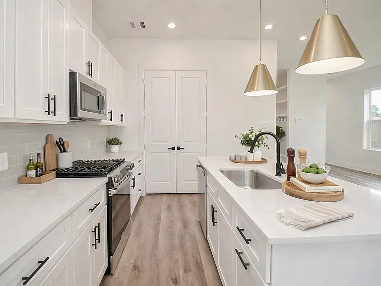 7703 Inwood Grove Ln — Photo 2