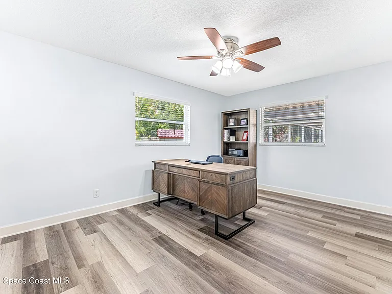 113 Las Palmas — Photo 31